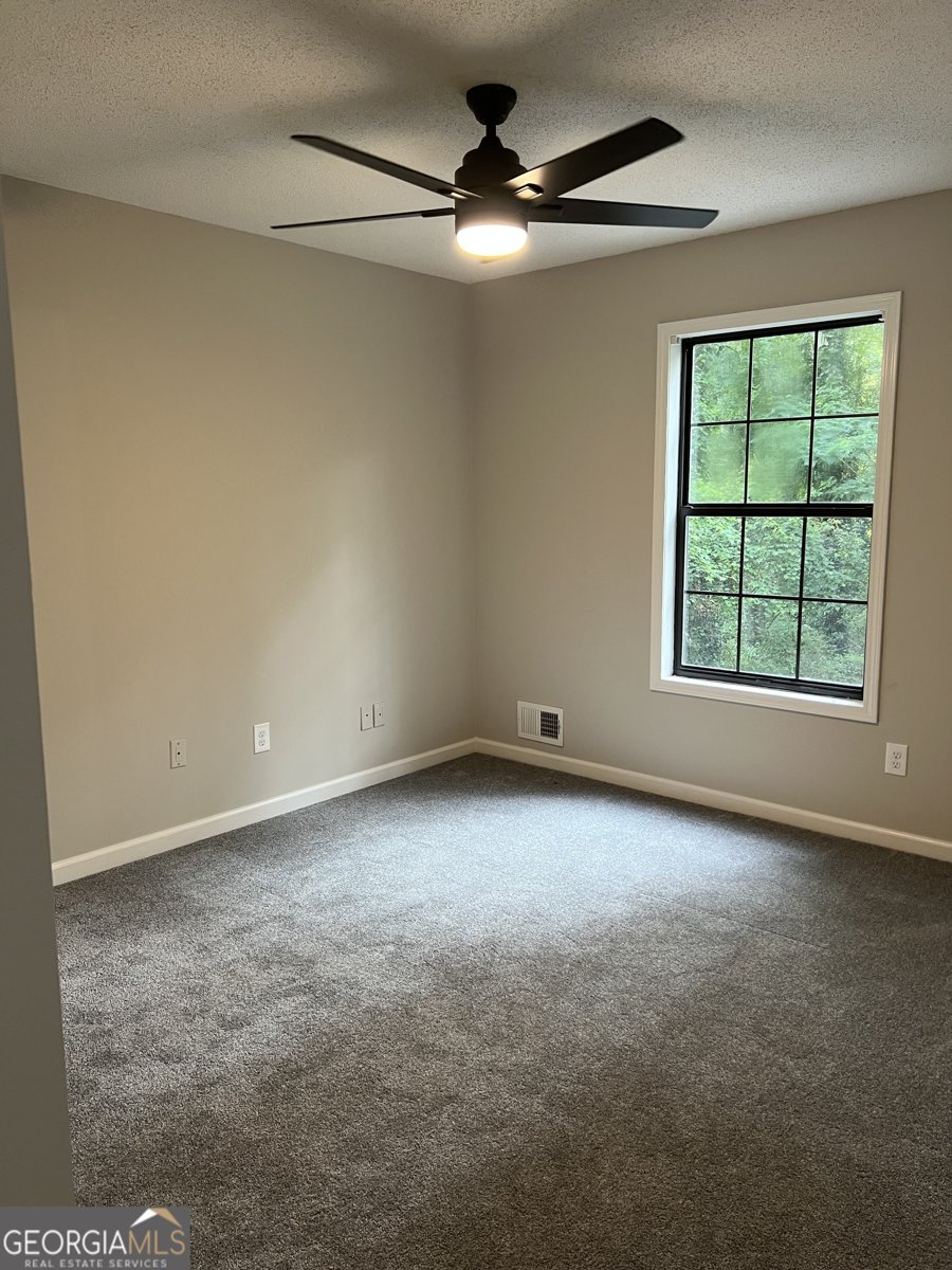 539 RUE MONTAIGNE Stone Mountain - 33