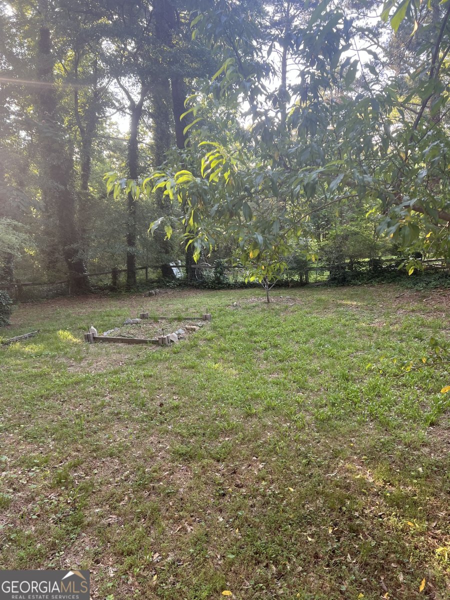 539 RUE MONTAIGNE Stone Mountain - 37