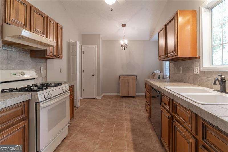 922 Riverstone Way Woodstock - 5