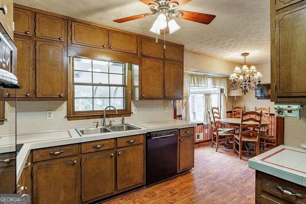 1296 Lake Lucerne Road Lilburn - 13