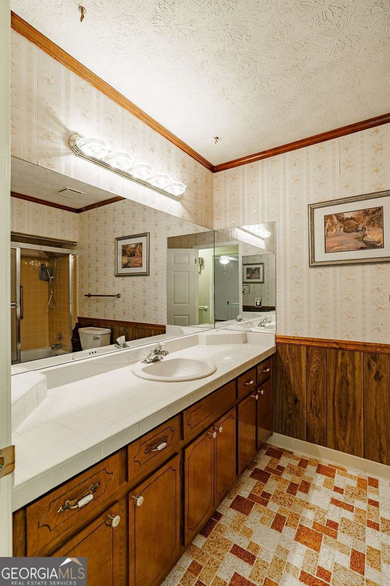 1296 Lake Lucerne Road Lilburn - 21