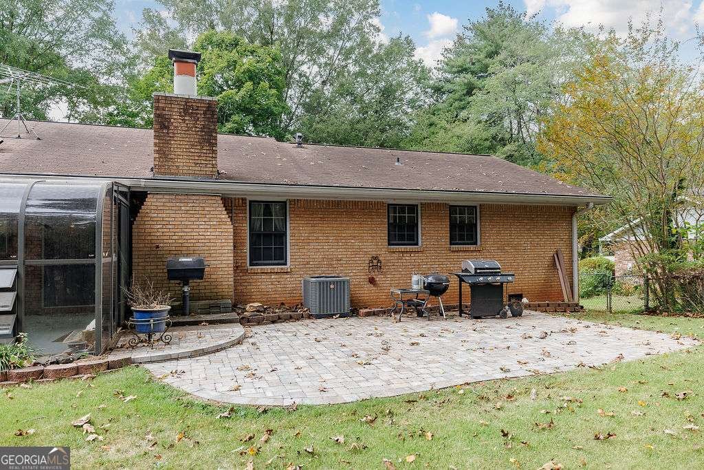 1296 Lake Lucerne Road Lilburn - 33