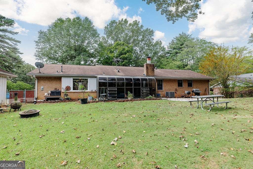 1296 Lake Lucerne Road Lilburn - 35