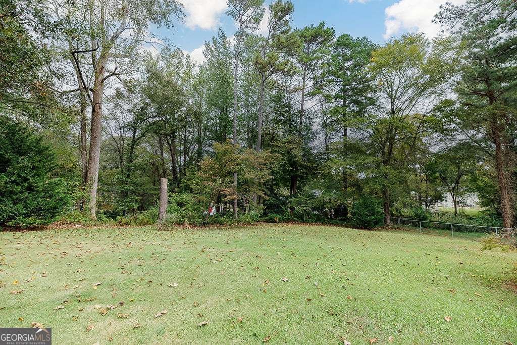 1296 Lake Lucerne Road Lilburn - 38