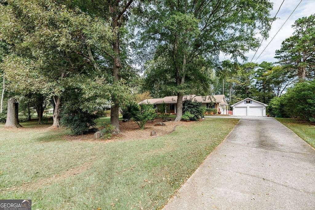 1296 Lake Lucerne Road Lilburn - 46
