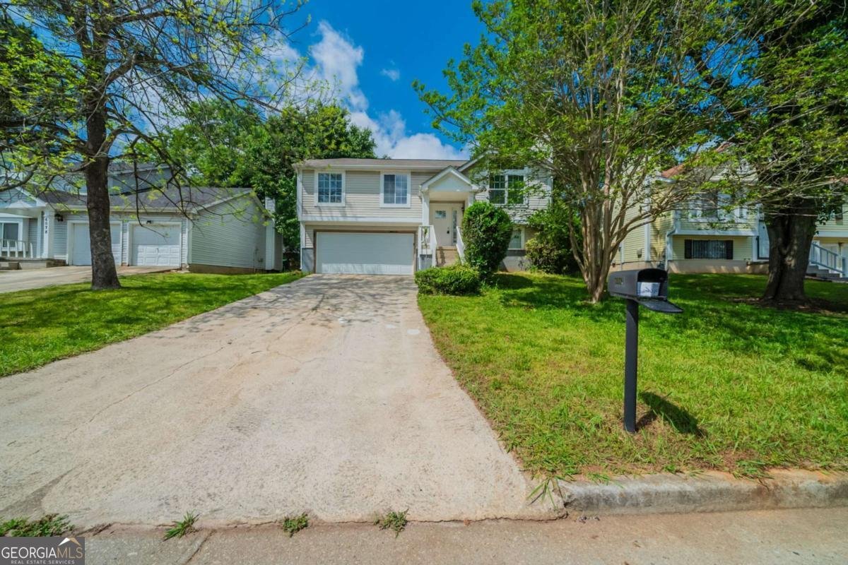 6082 Raintree Bend Lithonia - main photo