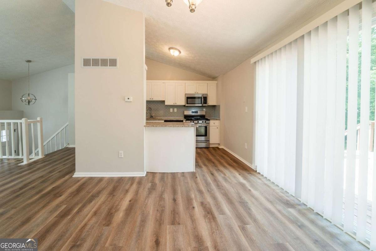 6082 Raintree Bend Lithonia - 22