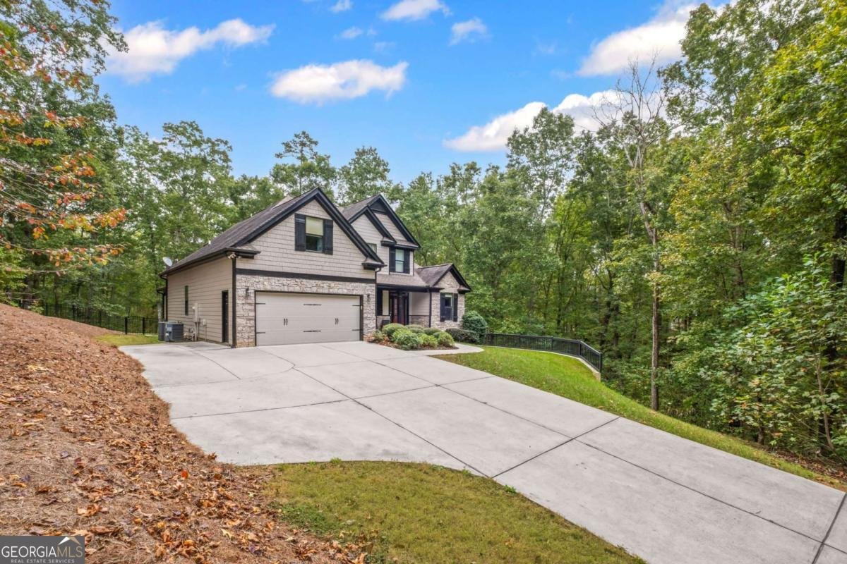 132 Amberleigh Drive White - 13