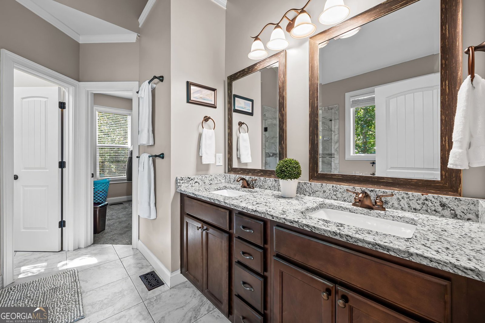 132 Amberleigh Drive White - 35