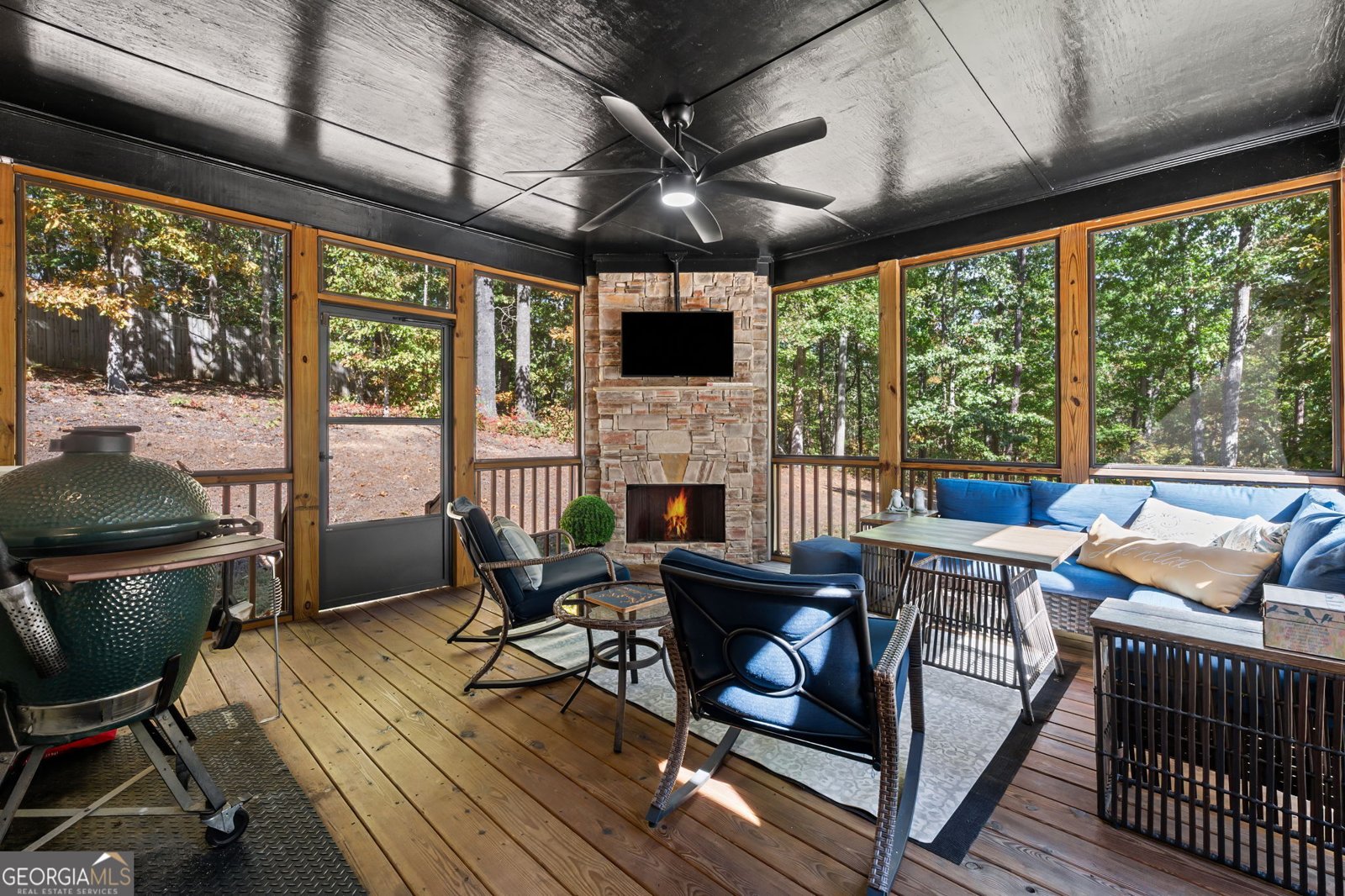 132 Amberleigh Drive White - 47