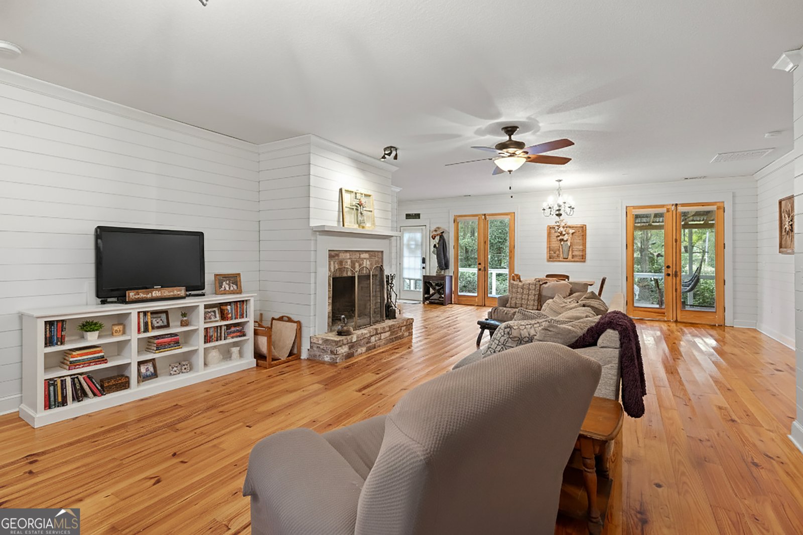 437 Kings Road Midway - 14