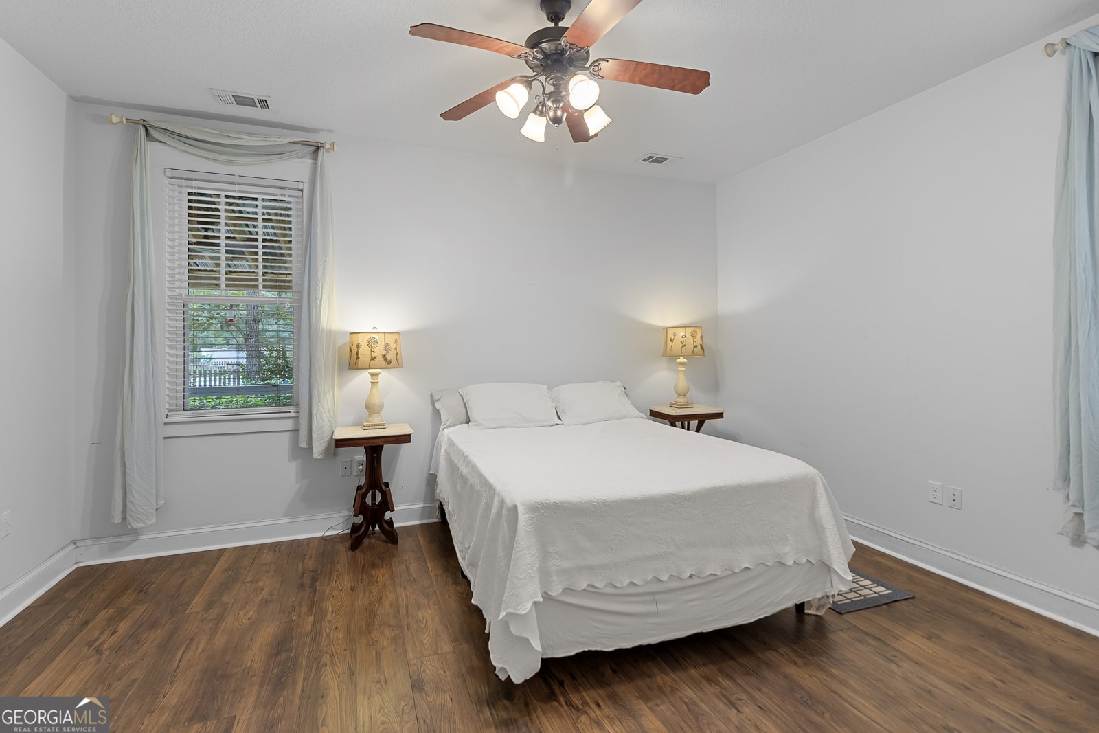 437 Kings Road Midway - 17