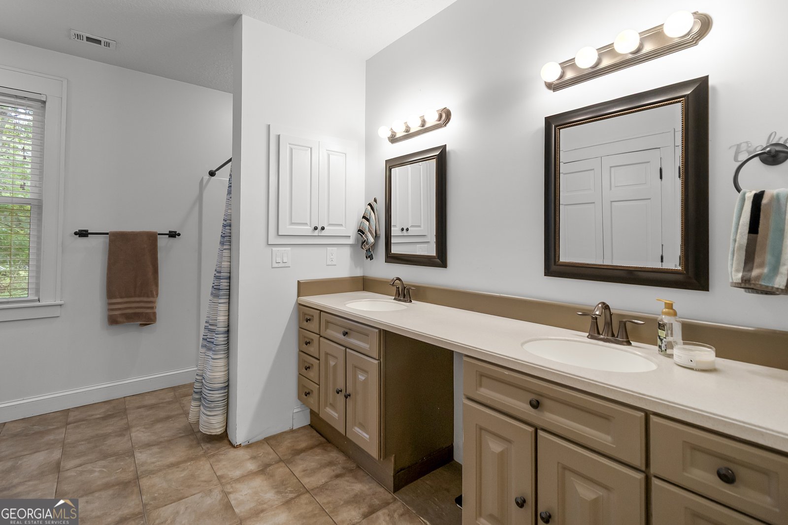 437 Kings Road Midway - 19