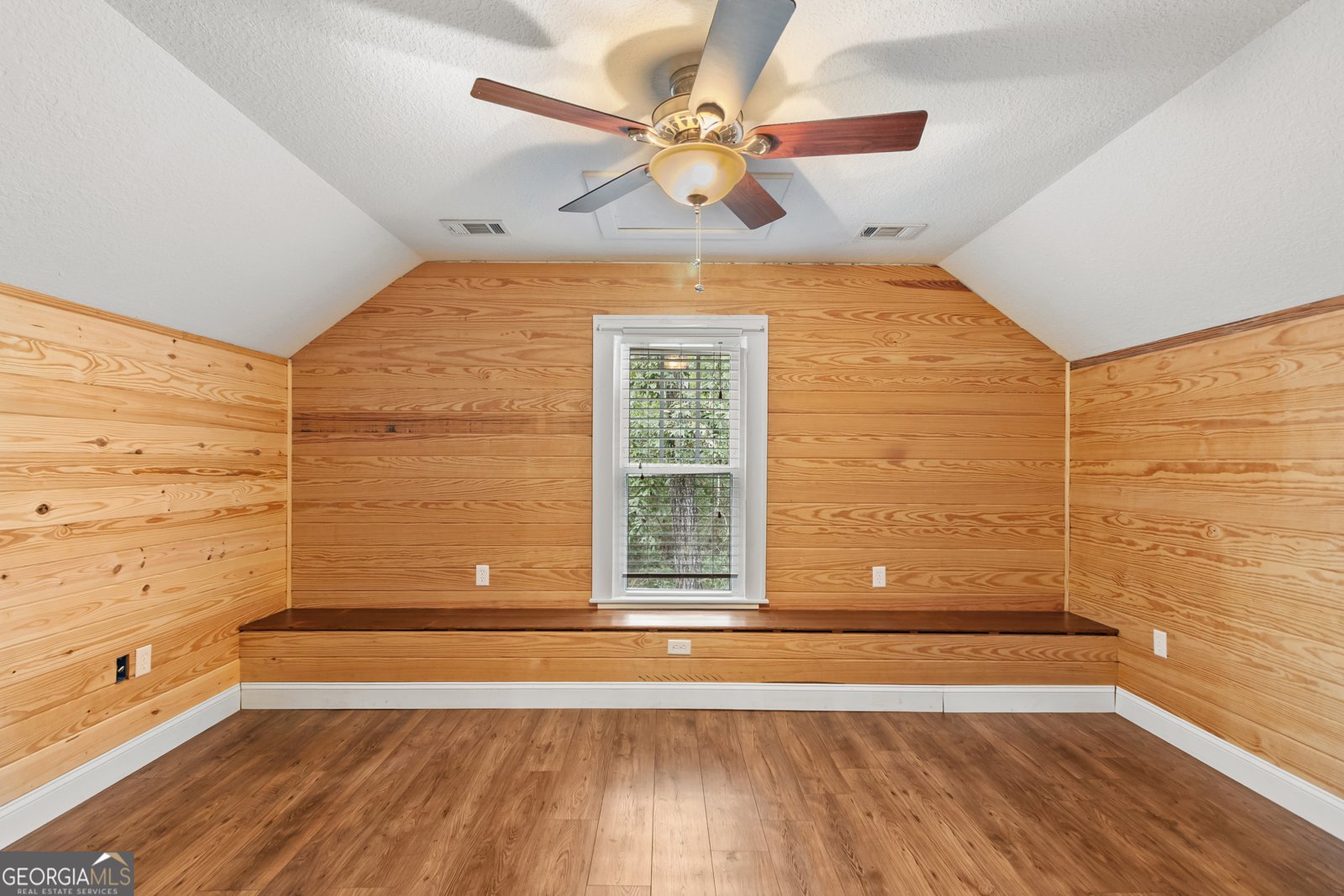 437 Kings Road Midway - 29