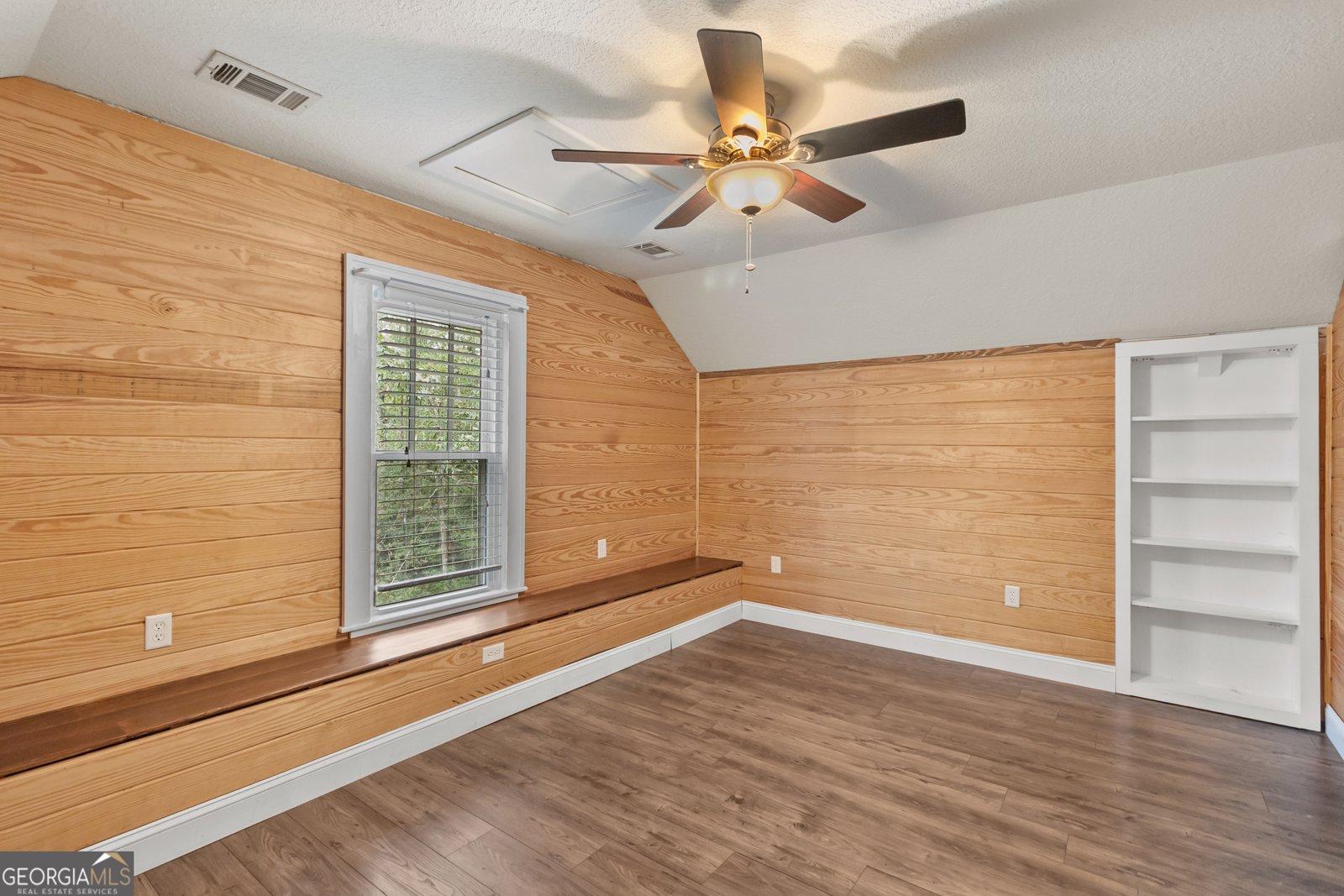 437 Kings Road Midway - 30