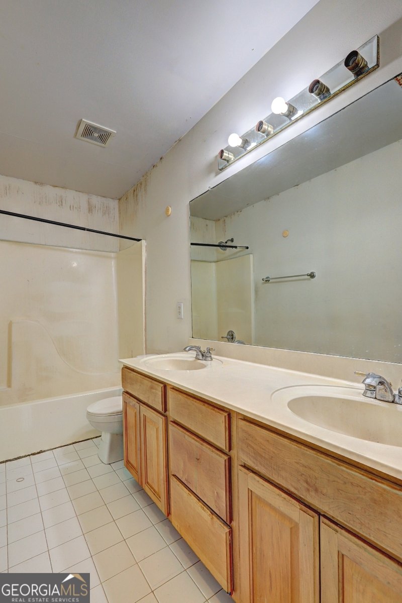 2280 Village Centre Drive Loganville - 6