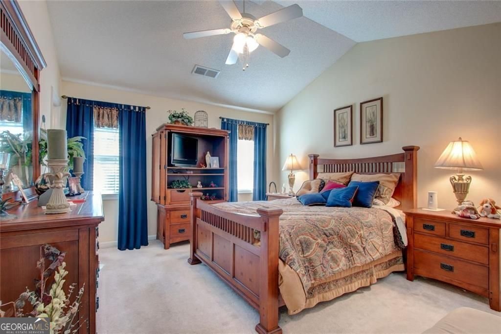 54 Greatwood Drive White - 17