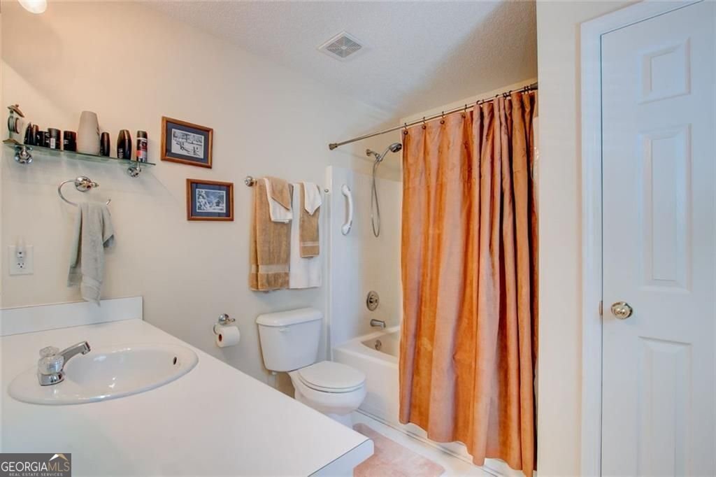 54 Greatwood Drive White - 19