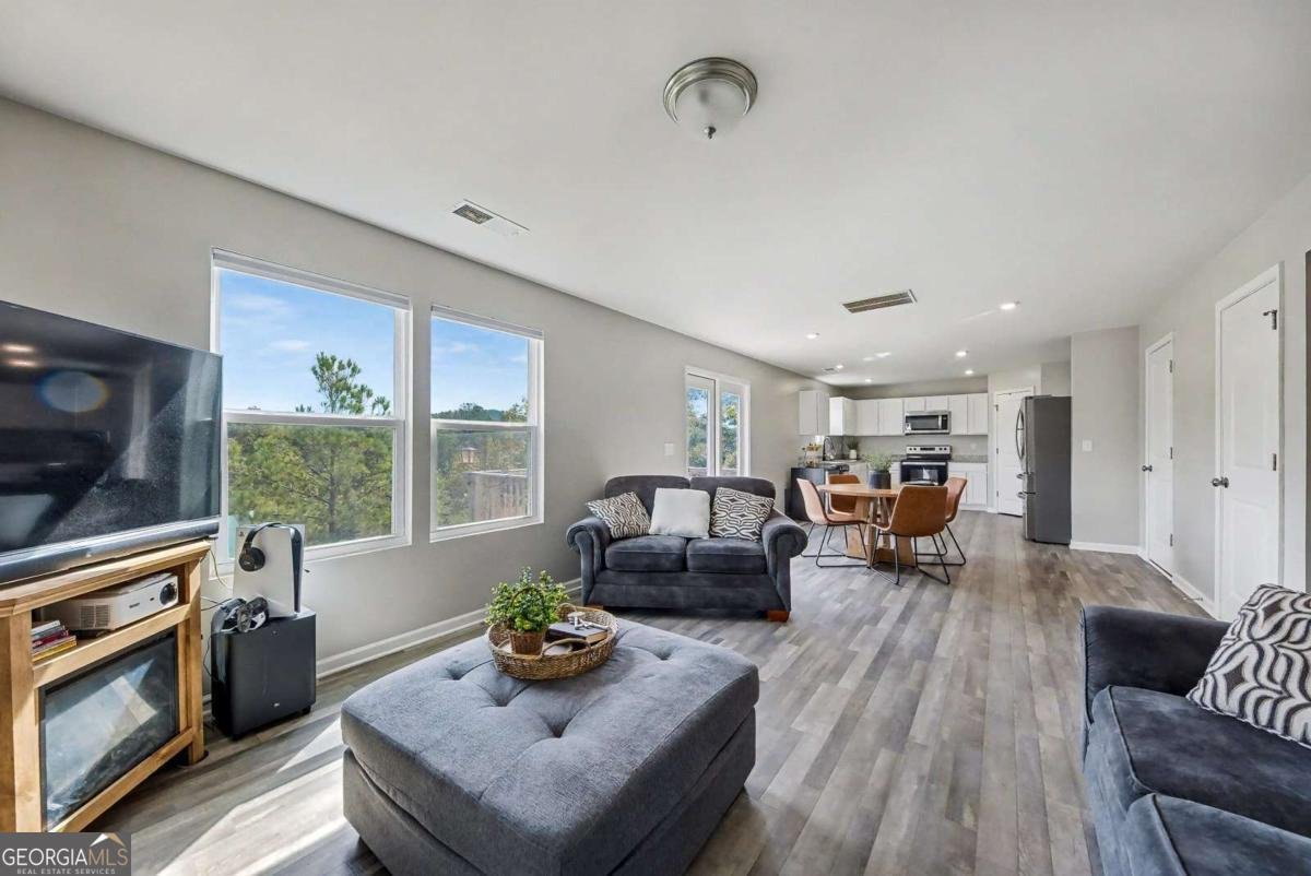 107 Radford Court Kingston - 10