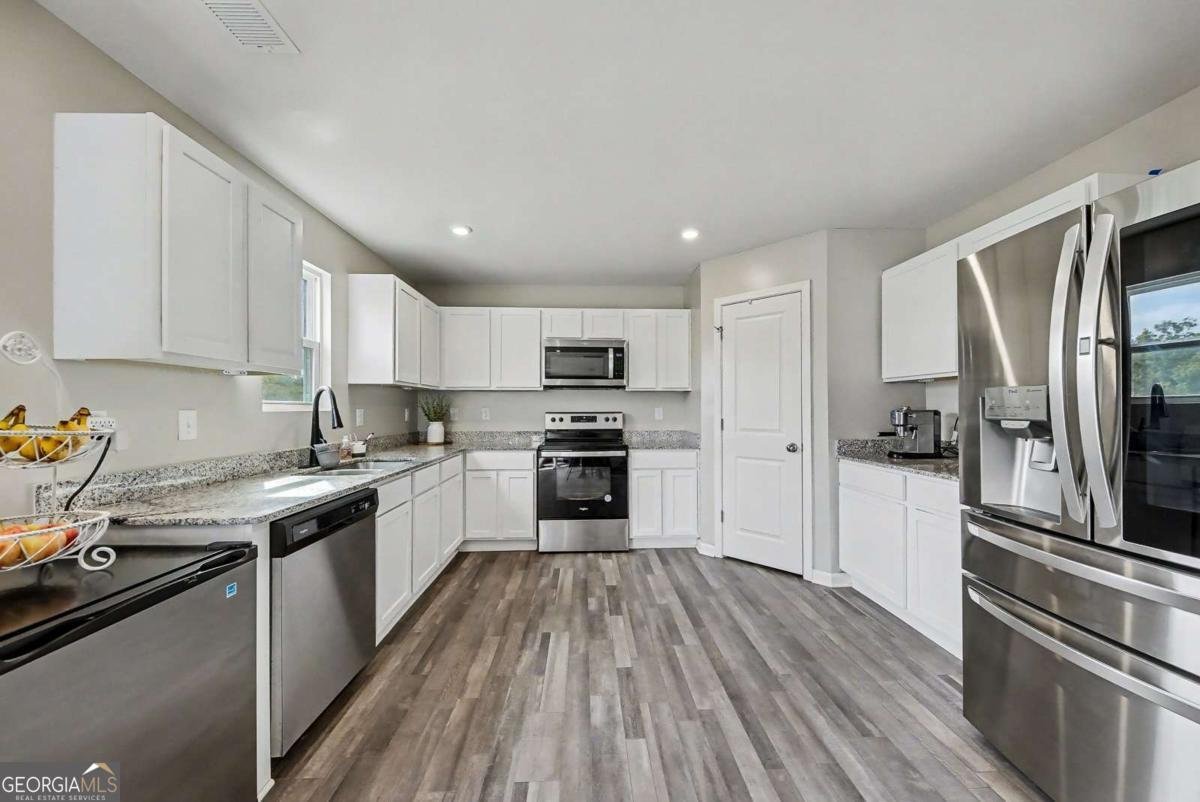 107 Radford Court Kingston - 14