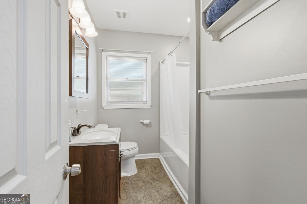 2489 Connally Drive East Point - 13