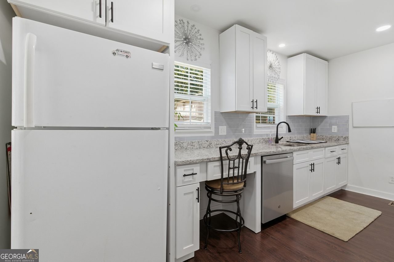 2489 Connally Drive East Point - 6