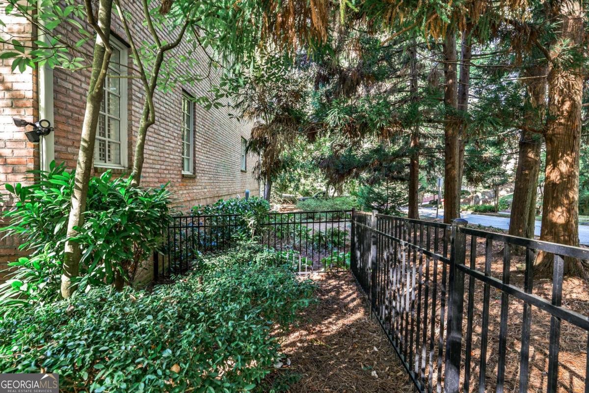2696 Ellwood Drive Atlanta - 35
