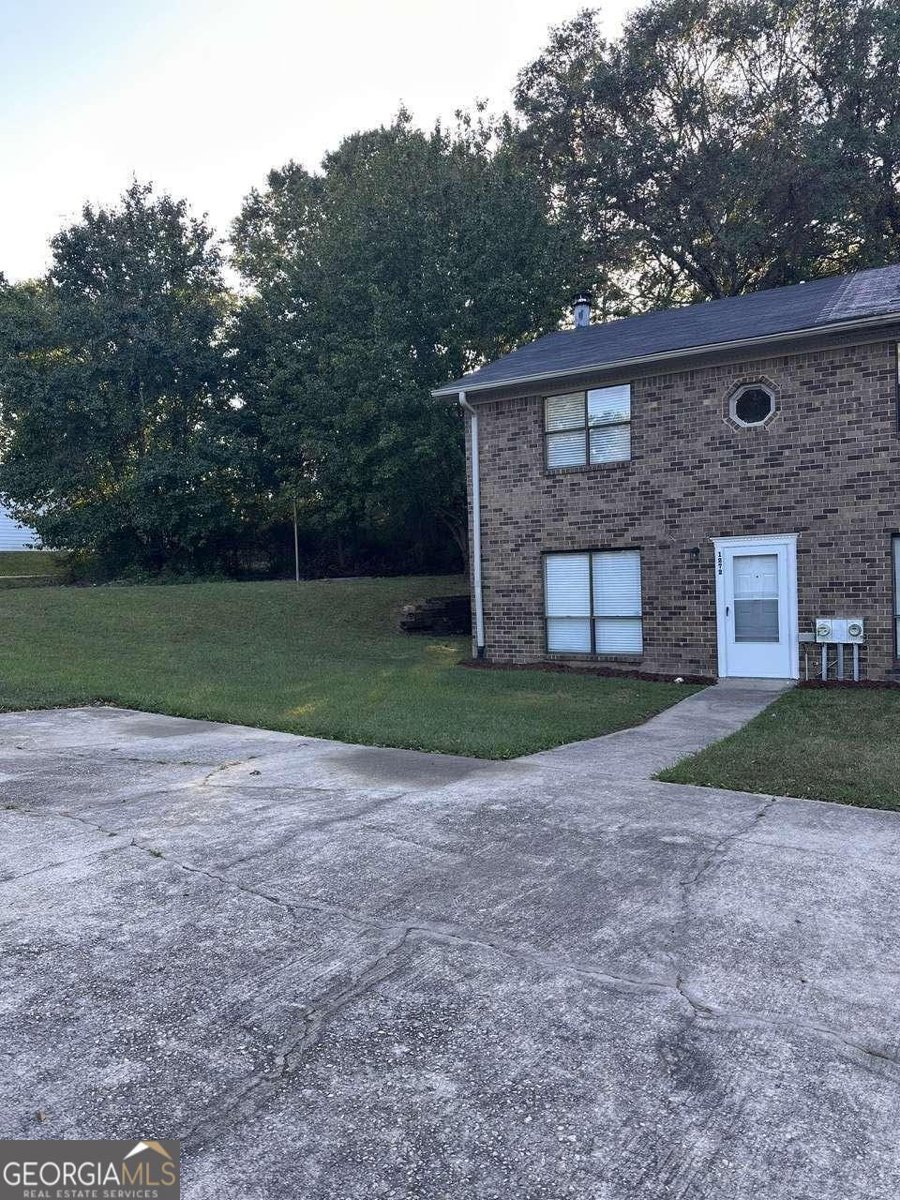 1272 Lakeview Drive Conyers - 27