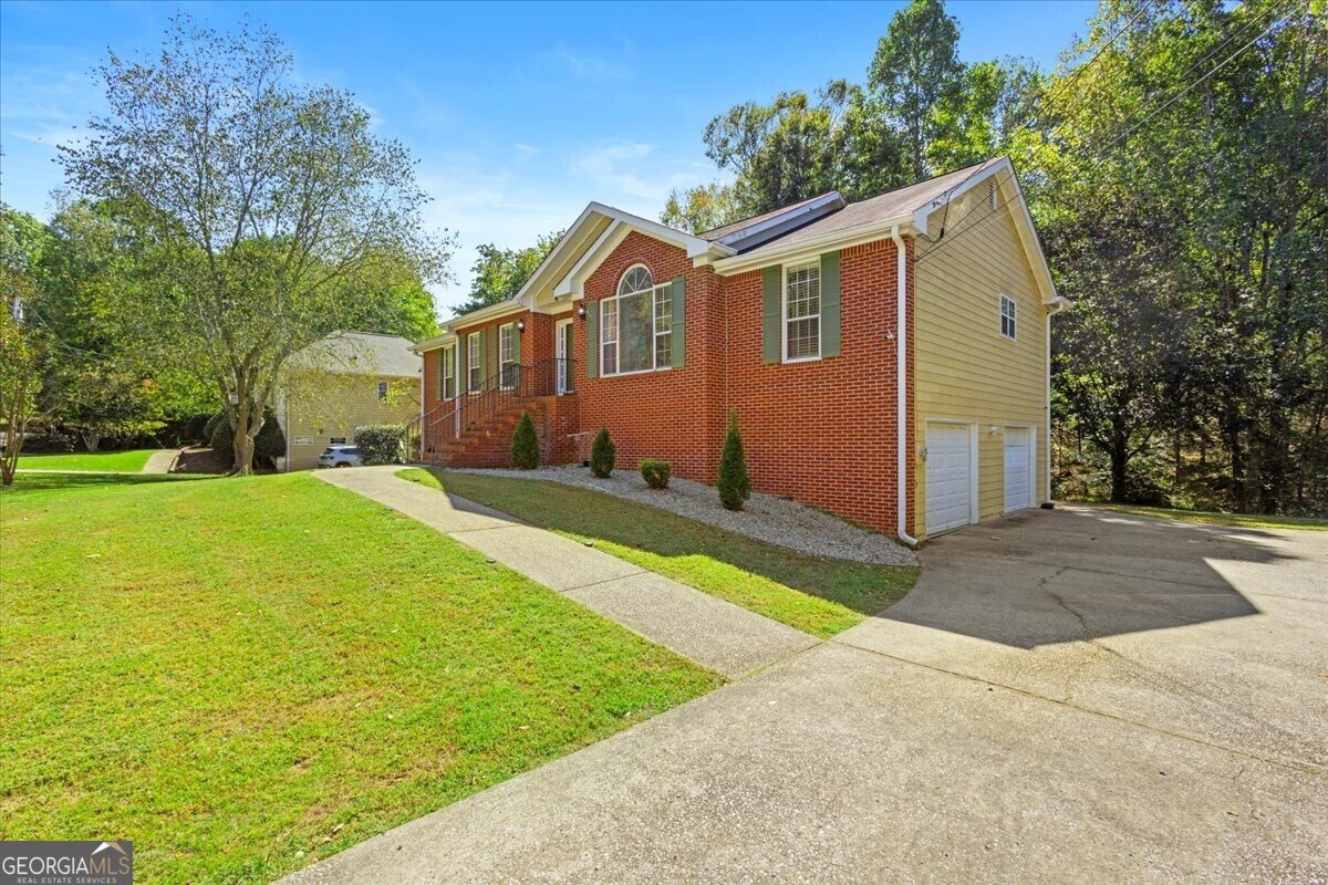 2071 Oakcreek Drive Lithia Springs - 3