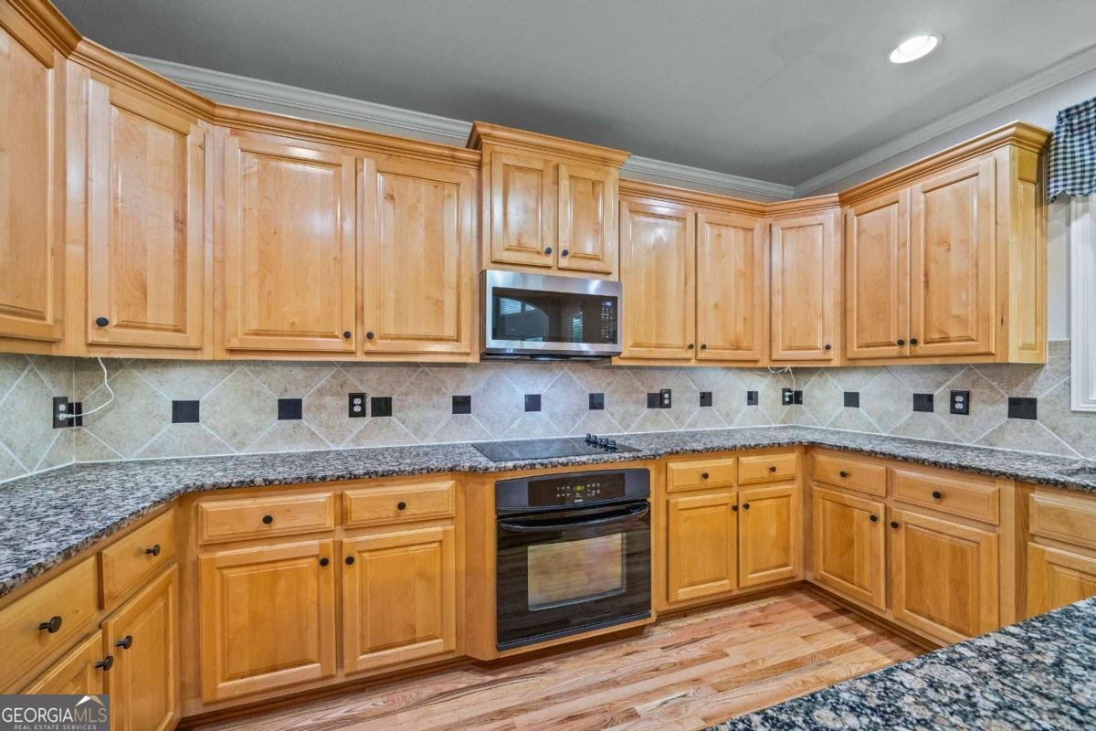 345 Southampton Circle Hoschton - 32