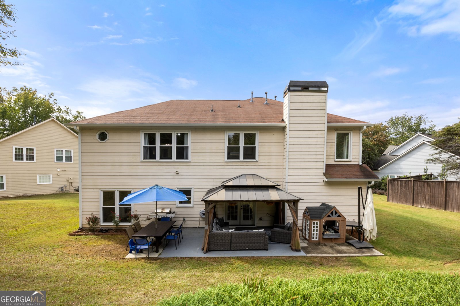 8040 Magnolia Way Roswell - 8