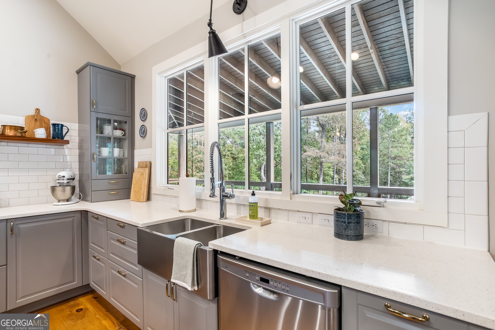 550 Spring Lake Creek White - 16