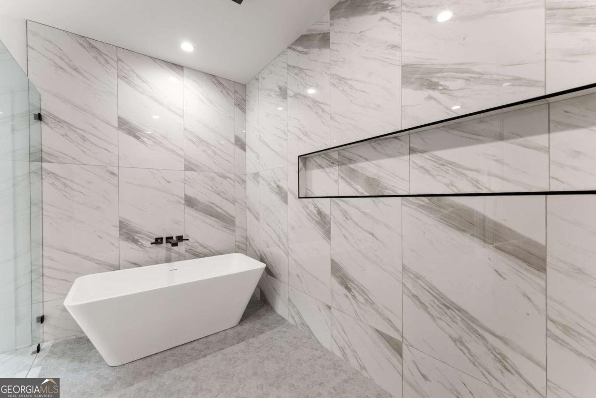 151 South Pointe Drive Hartwell - 21