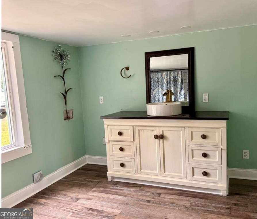 170 Circle Road Midway - 5