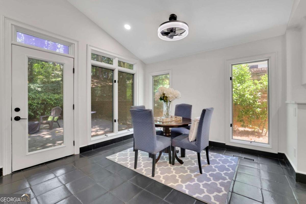 2858 Mornington Drive Atlanta - 27