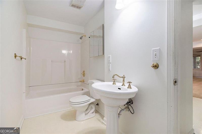 2520 SUMMEROAK Drive Tucker - 27