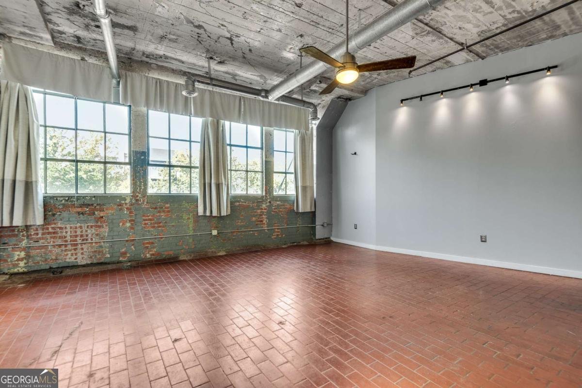 881 Memorial Drive Atlanta - 4