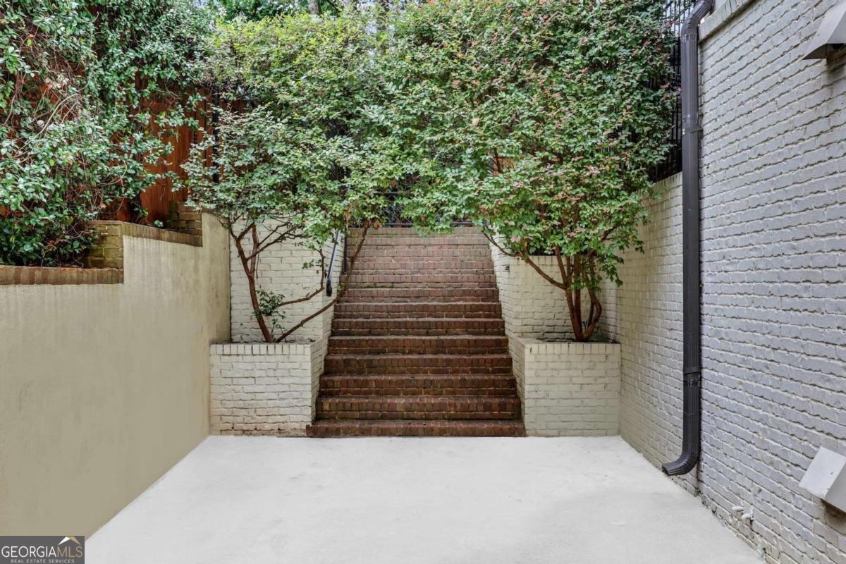 1326 Lanier Boulevard Atlanta - 77