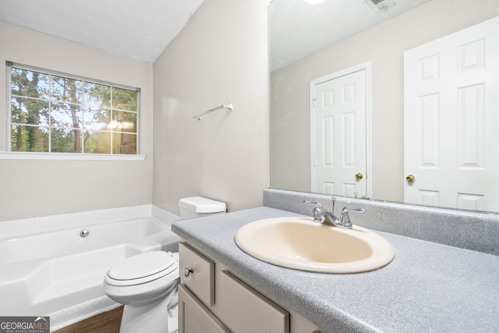 210 village Court Riverdale - 4