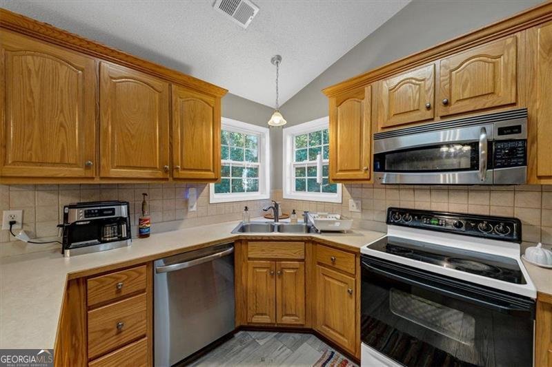 47 Wey Bridge Court White - 3