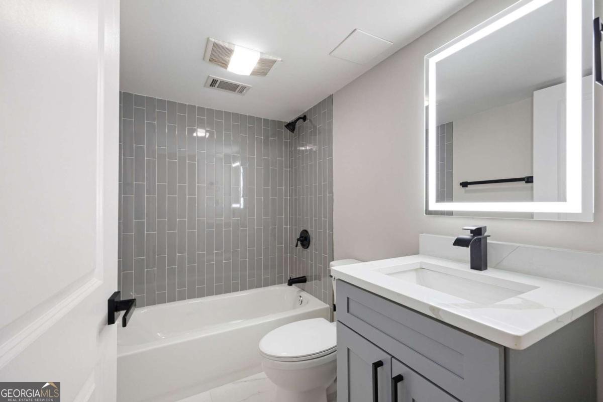 380 Thornwood Drive Atlanta - 28