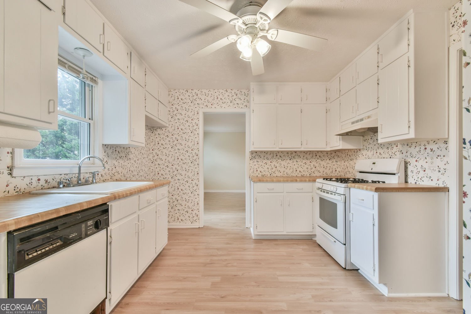 246 Greenwood Drive Lilburn - 14