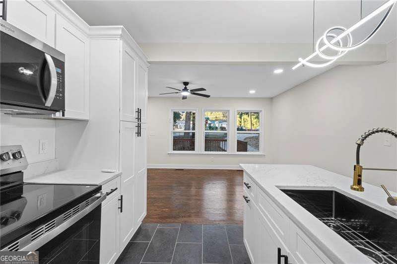 6179 Holiday Boulevard Forest Park - 7