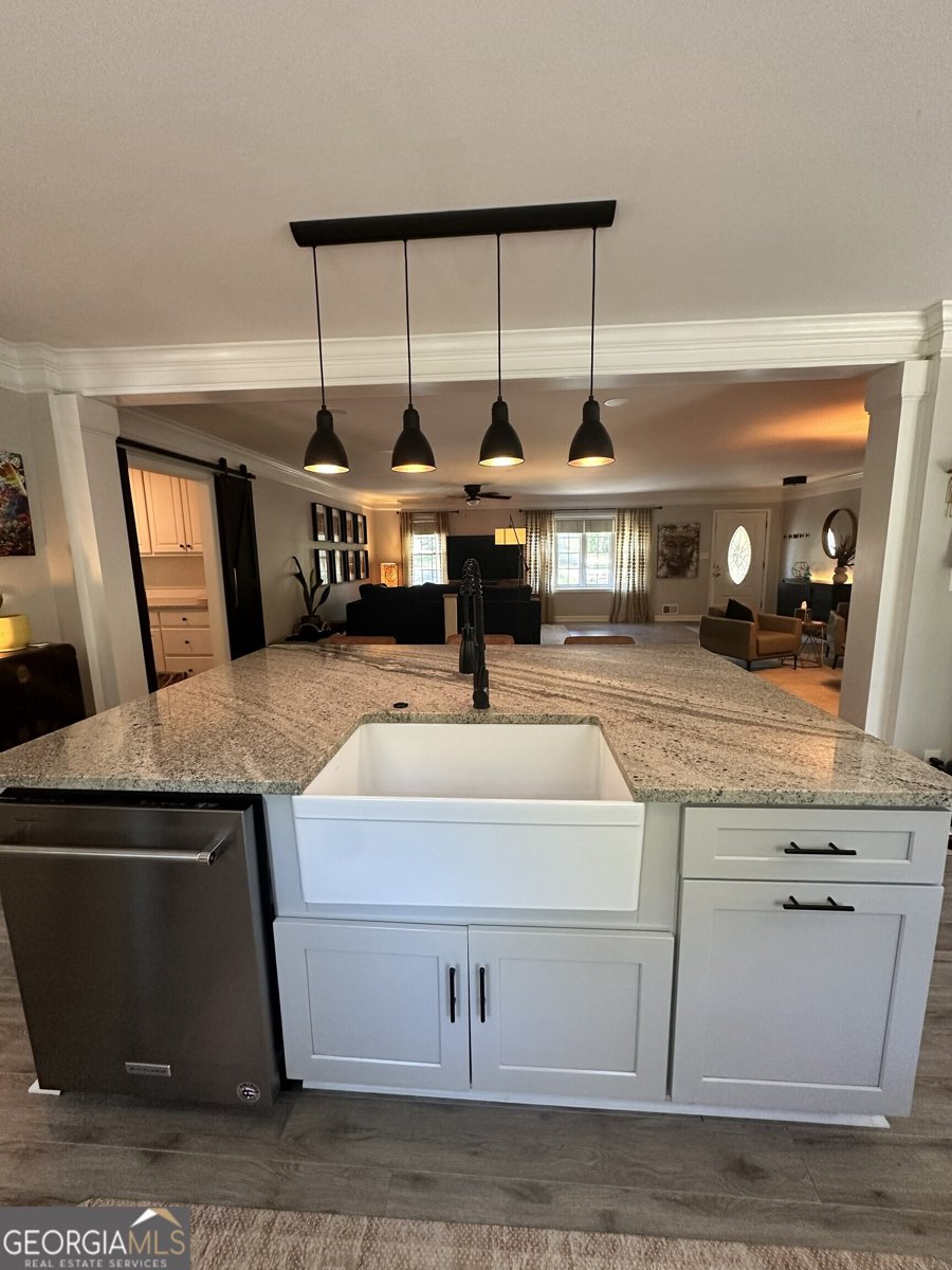 146 LANCELOT Way Lawrenceville - 33