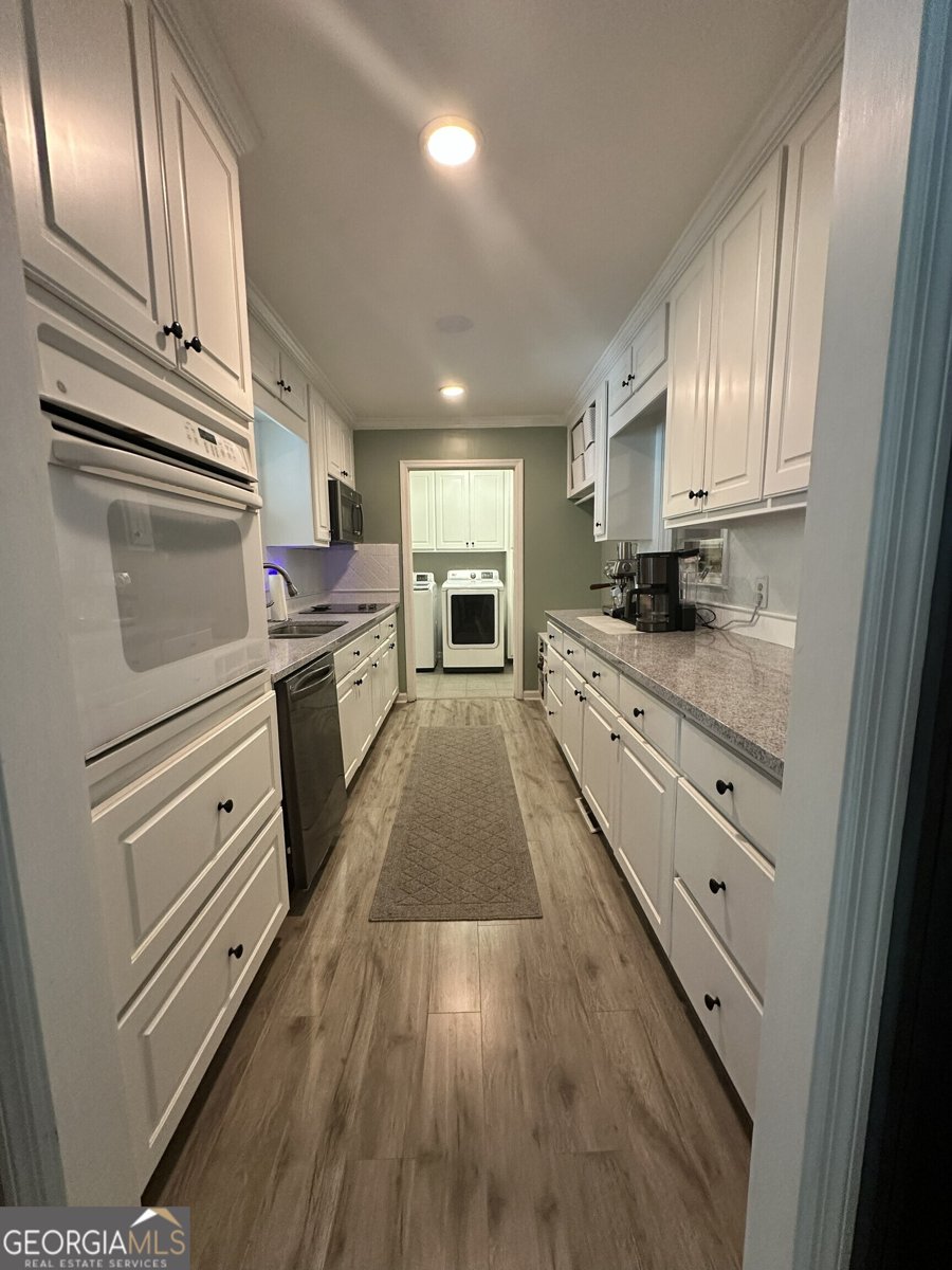 146 LANCELOT Way Lawrenceville - 35