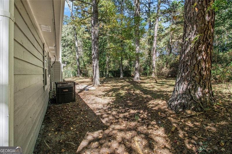 1748 CHARMETH Road Lithonia - 31