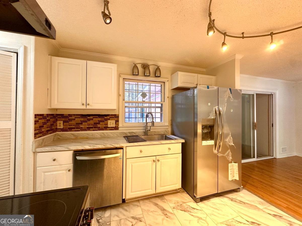 315 Greenwood Drive Lilburn - 12