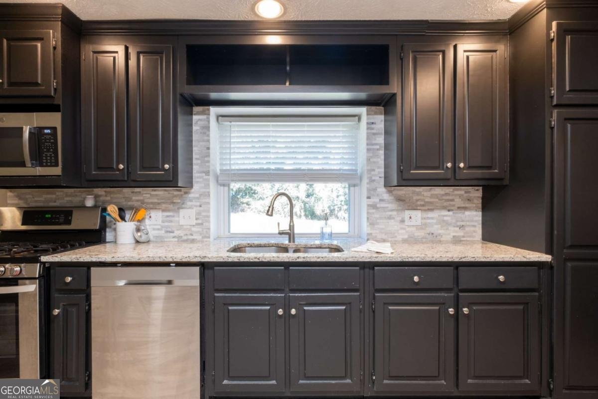2021 Collinswood Drive Snellville - 15