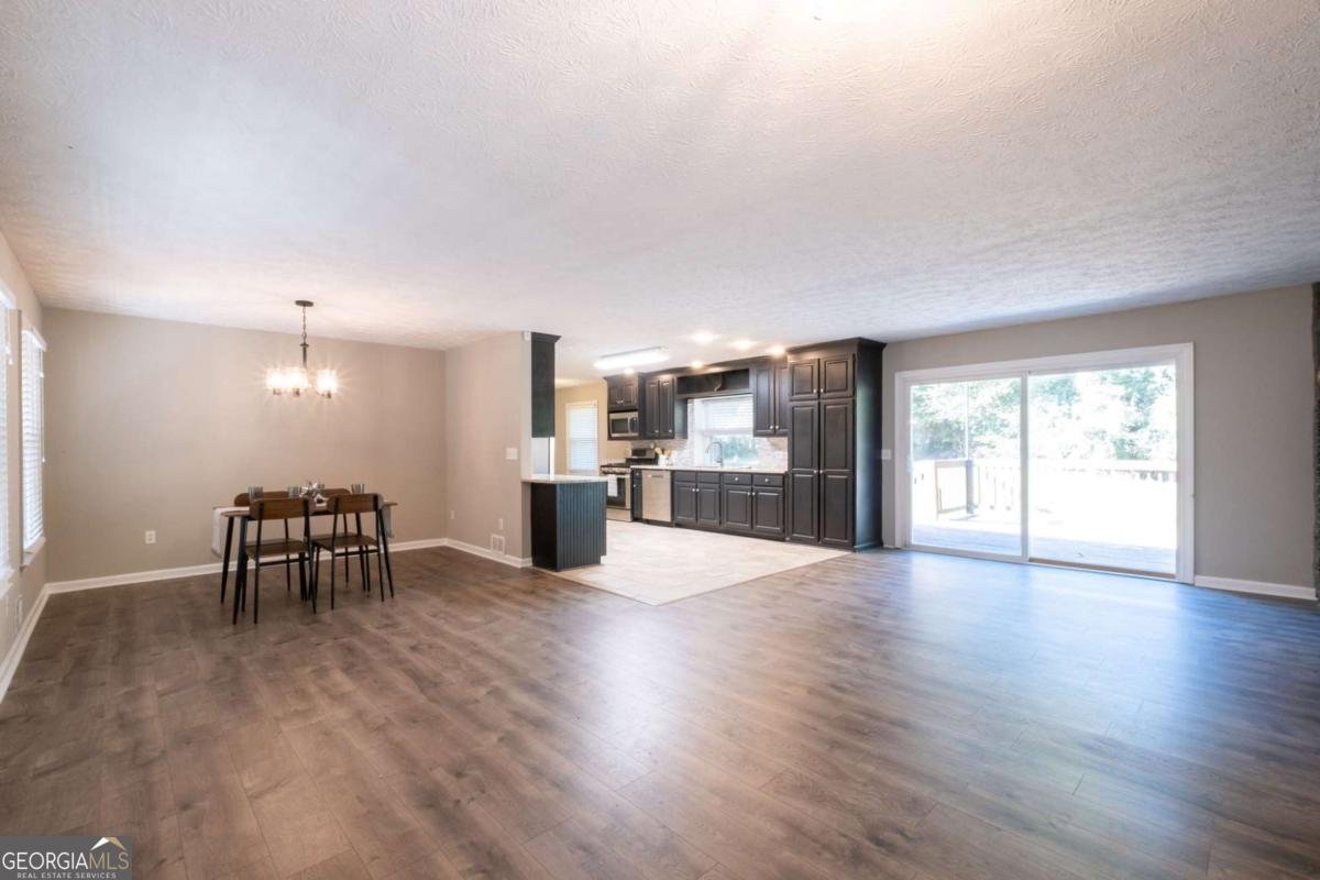 2021 Collinswood Drive Snellville - 6