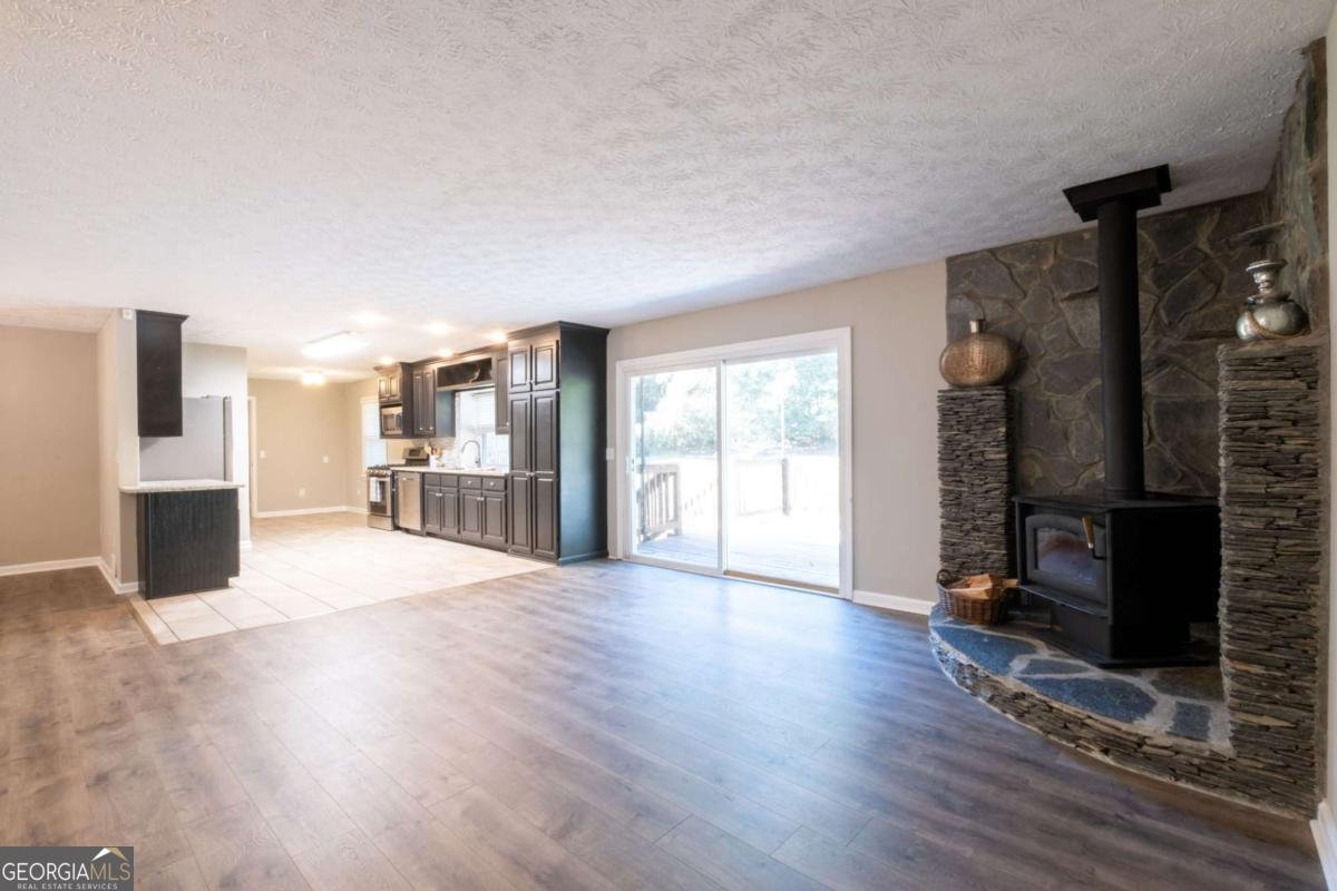 2021 Collinswood Drive Snellville - 9